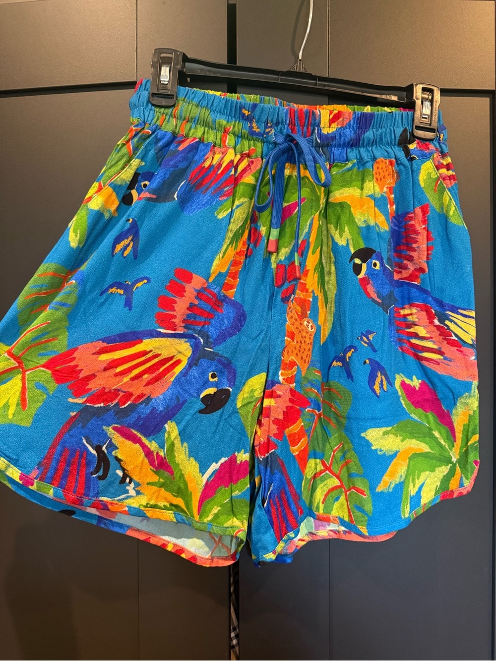 FARM RIO BRAND NEW Bright Blue Parrot Tropical Print Uni Shorts